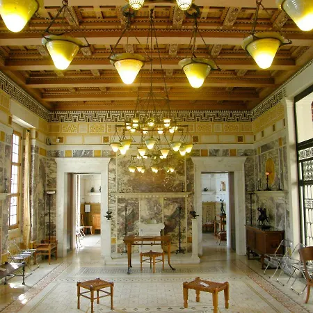Apartment For Art And Promenade Lovers